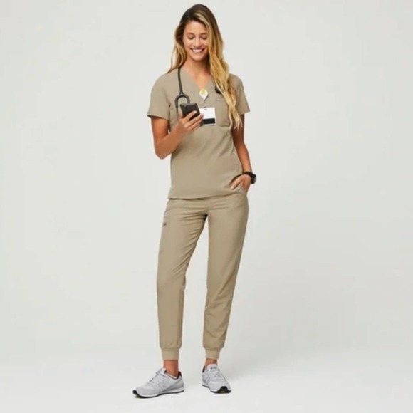 Figs Fionlite limited edition scrub top - Picture 2 of 5